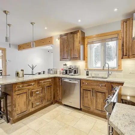 Cozy Haven With Spa & Stunning Views Baie-Saint-Paul Exterior photo