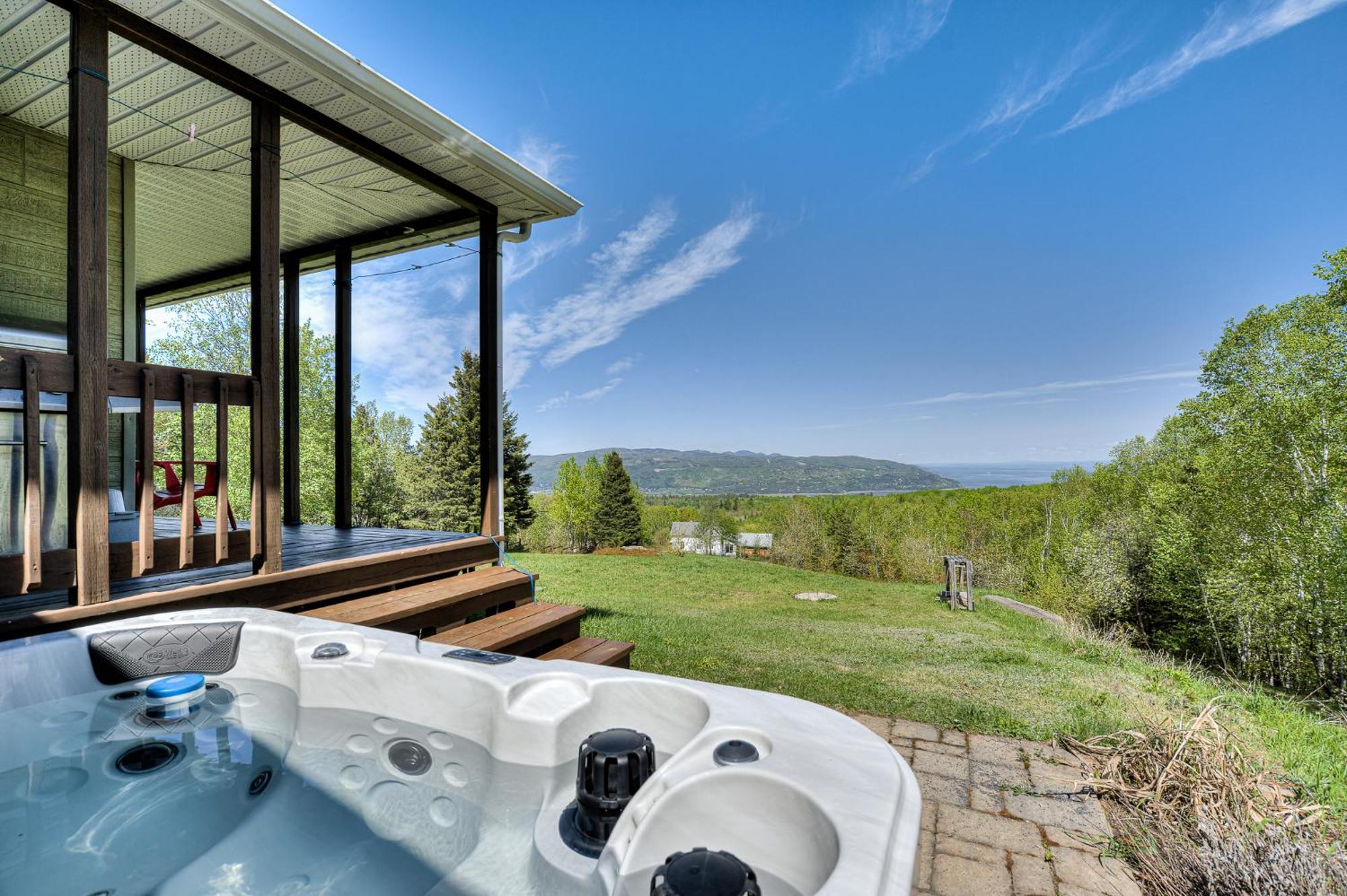 Holiday home Cozy Haven With & Stunning Views *