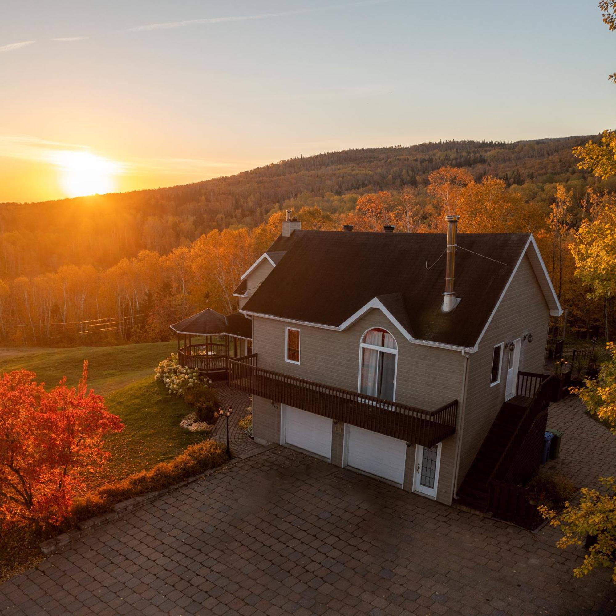 Holiday home Cozy Haven With & Stunning Views *